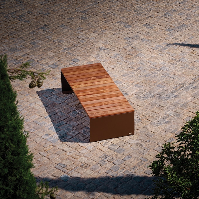 Chaise longue in legno esotico certificato FSC CYRIA