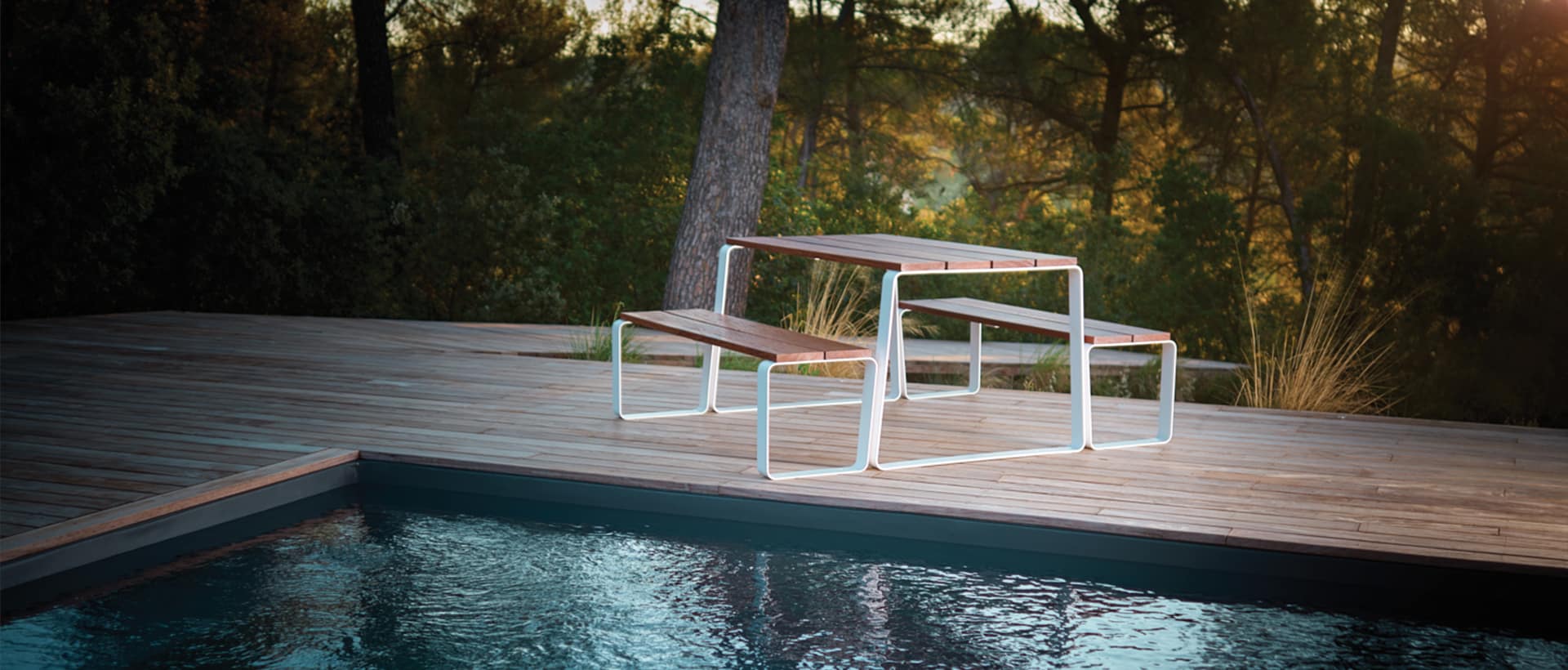 Tabe pique nique en bois acier mobilier urbain