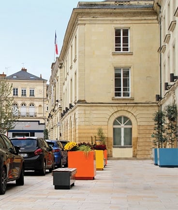 Colorful planters - Cyria street furniture