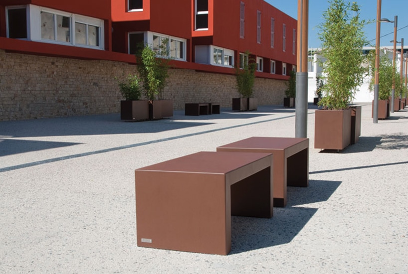 Flower box for public spaces