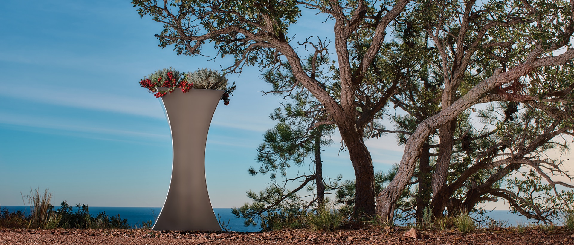 Petite jardinière urbaine en acier, mobilier urbain Cyria