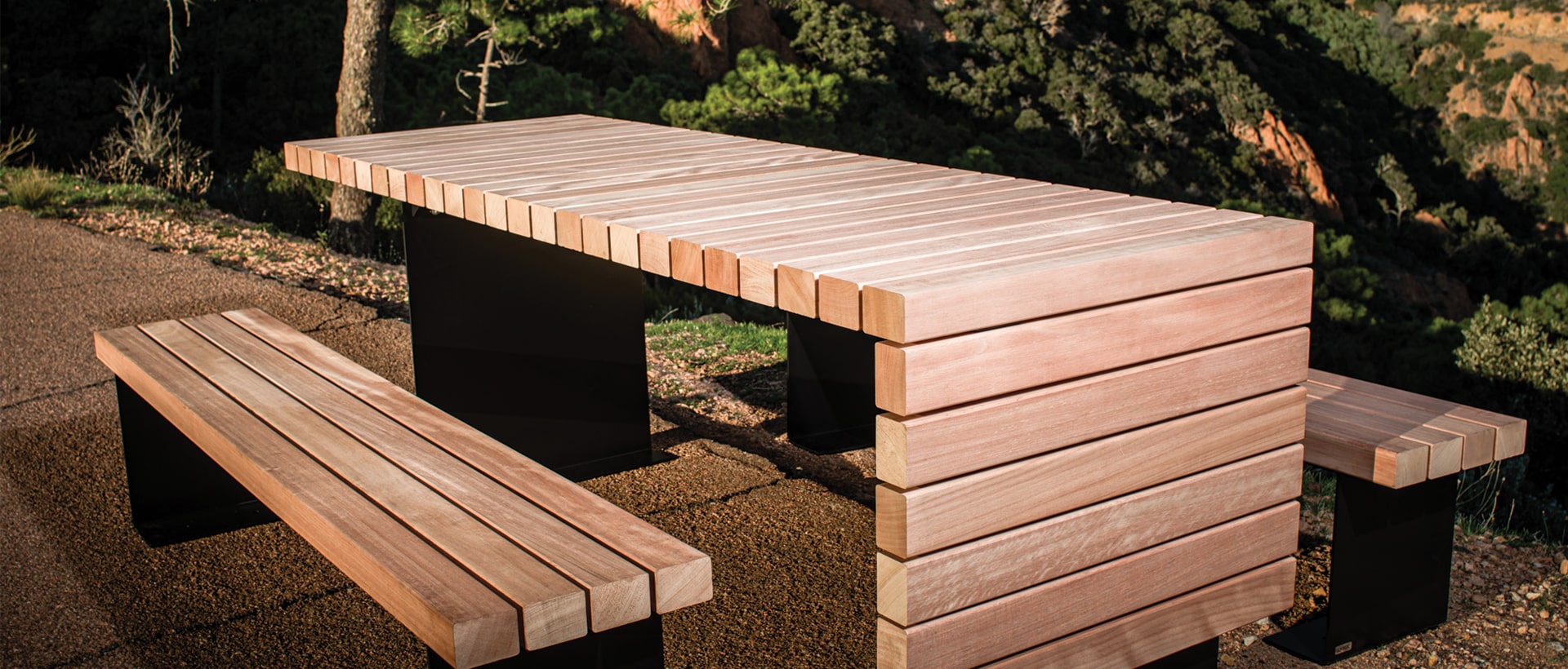 CYRIA wooden picnic table