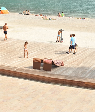 Lettino in legno in acciaio - arredo urbano