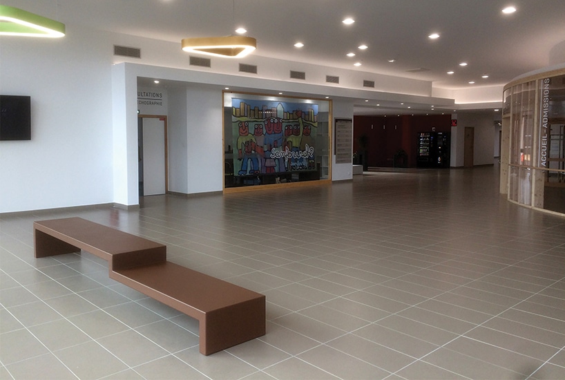 Stadtmöblierung für Schule und Universität