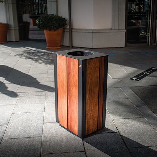 To encourage good citizenship and cleanliness of your urban spaces, equip your public squares, parks, beaches and town centers with garbage cans designed for selective sorting.