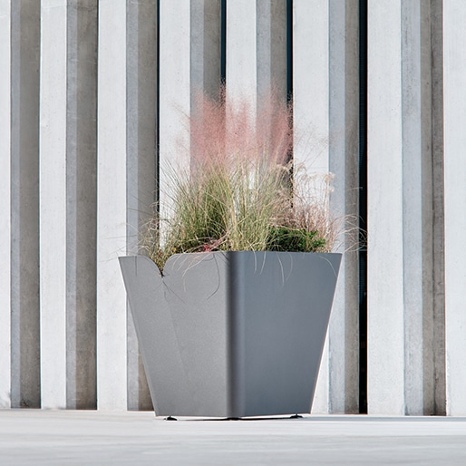 In the age of flowering villages, large urban planters, tree planters, orangery planters and outdoor flower pots reintroduce plants to the city and to your urban landscaping.