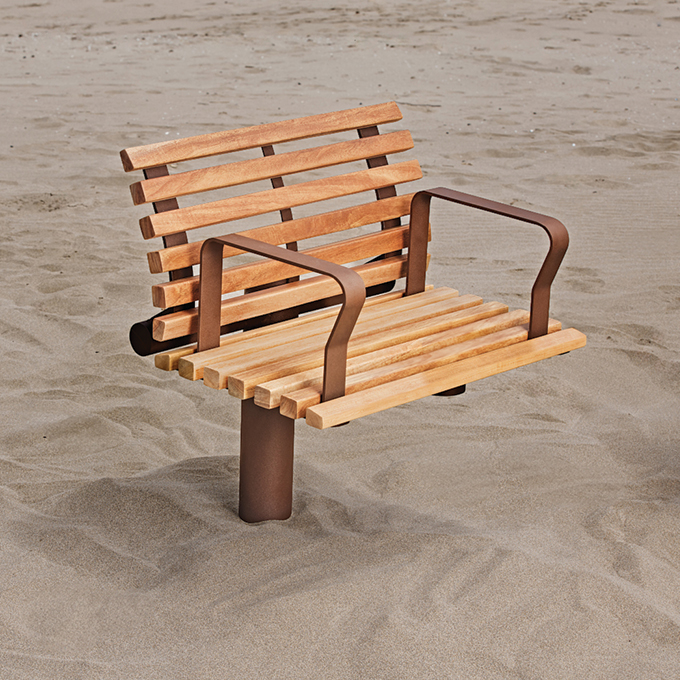 Fauteuil PMR pour senior fabriqué par Cyria mobilier urbain
