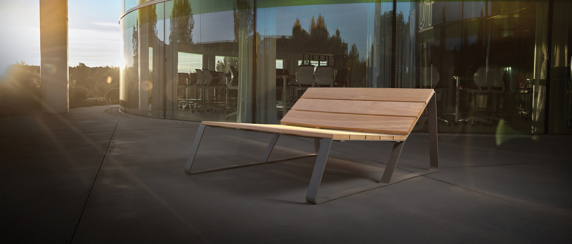 Chaise longue 2 places KAISEKI de Cyria, mobilier urbain pour espace vert