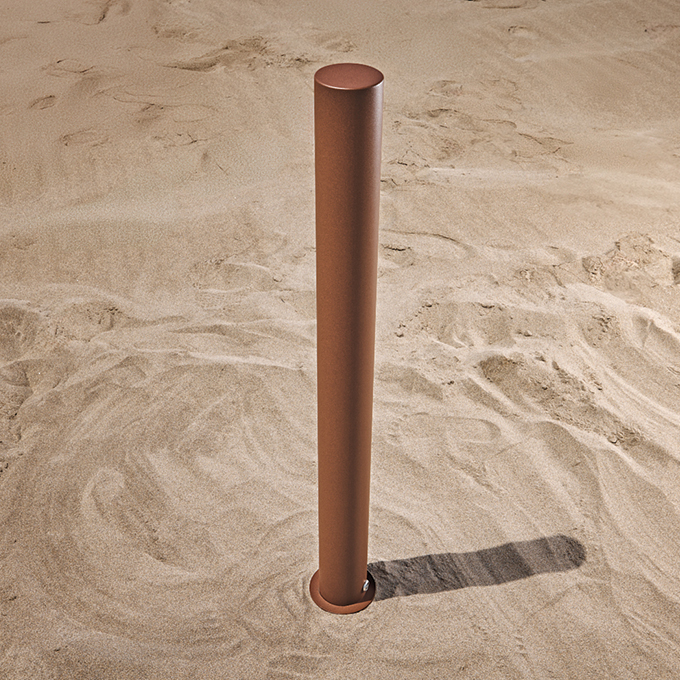 Potelet amovible TREMA en acier galvanisé et thermolaqué, idéal pour aménager l'espace urbain et les zones de stationnement
